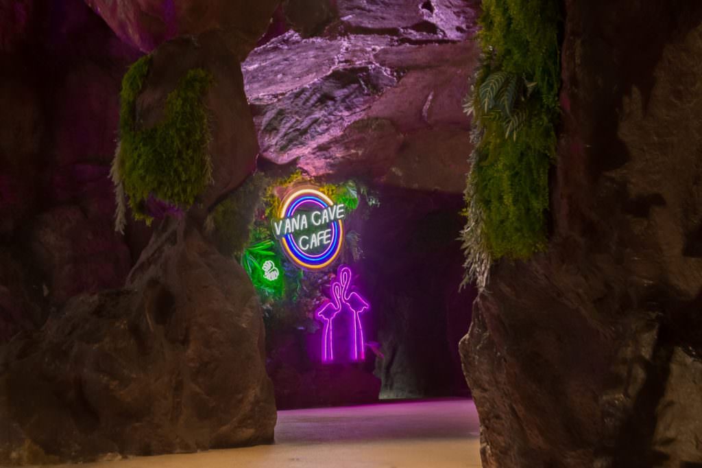 Cave and Bar_4_1575x1050